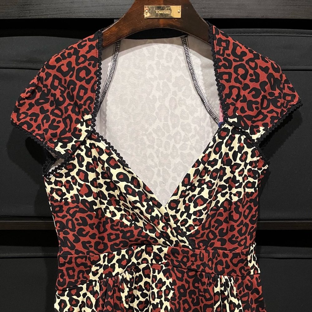 Pinup Couture PUG Luscious Stretch Swing Dress In Leopard Print Size M NWT - Picture 3 of 8